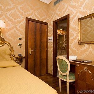 Camera con letto king size